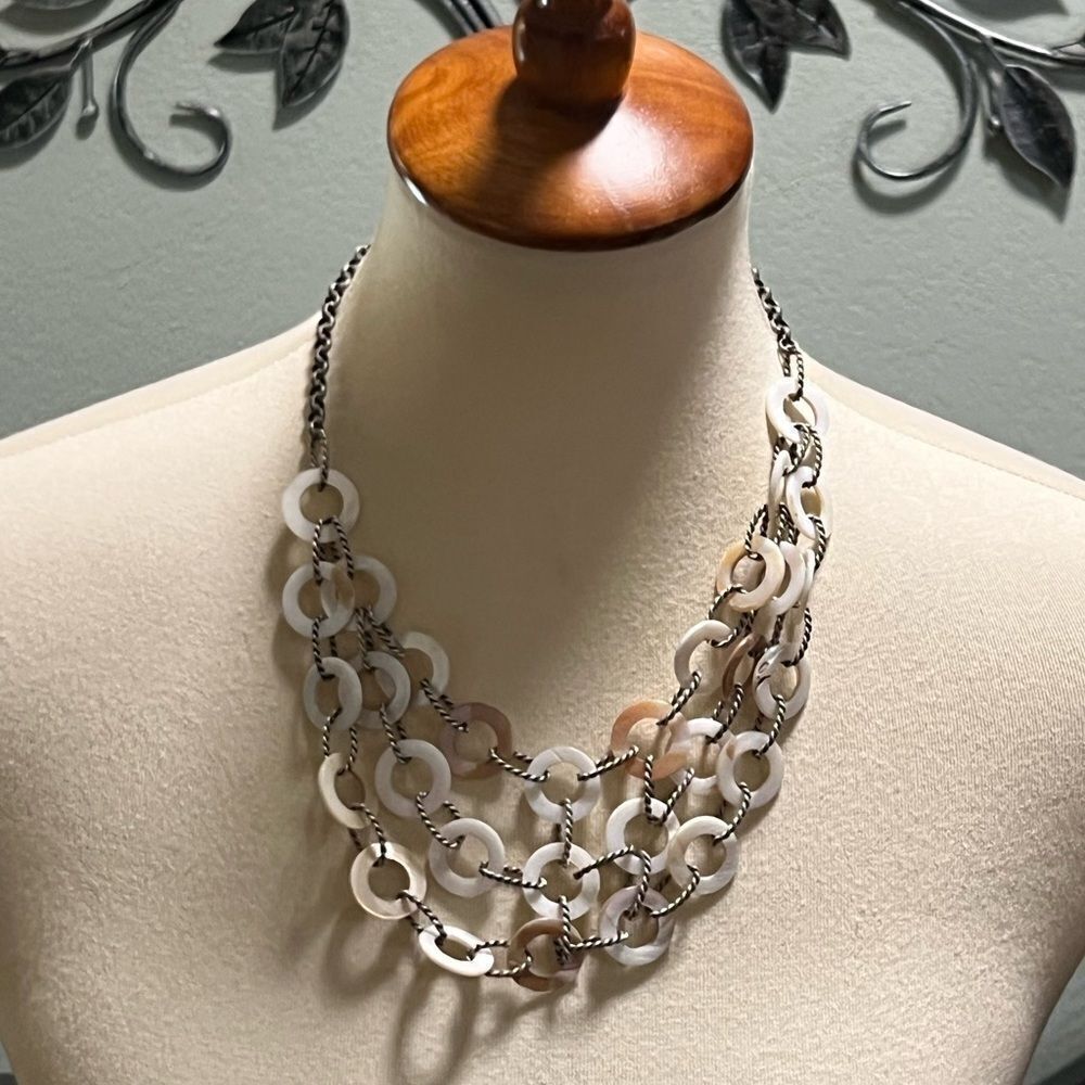 Elegant Silver and Cream Necklace #PDNK2